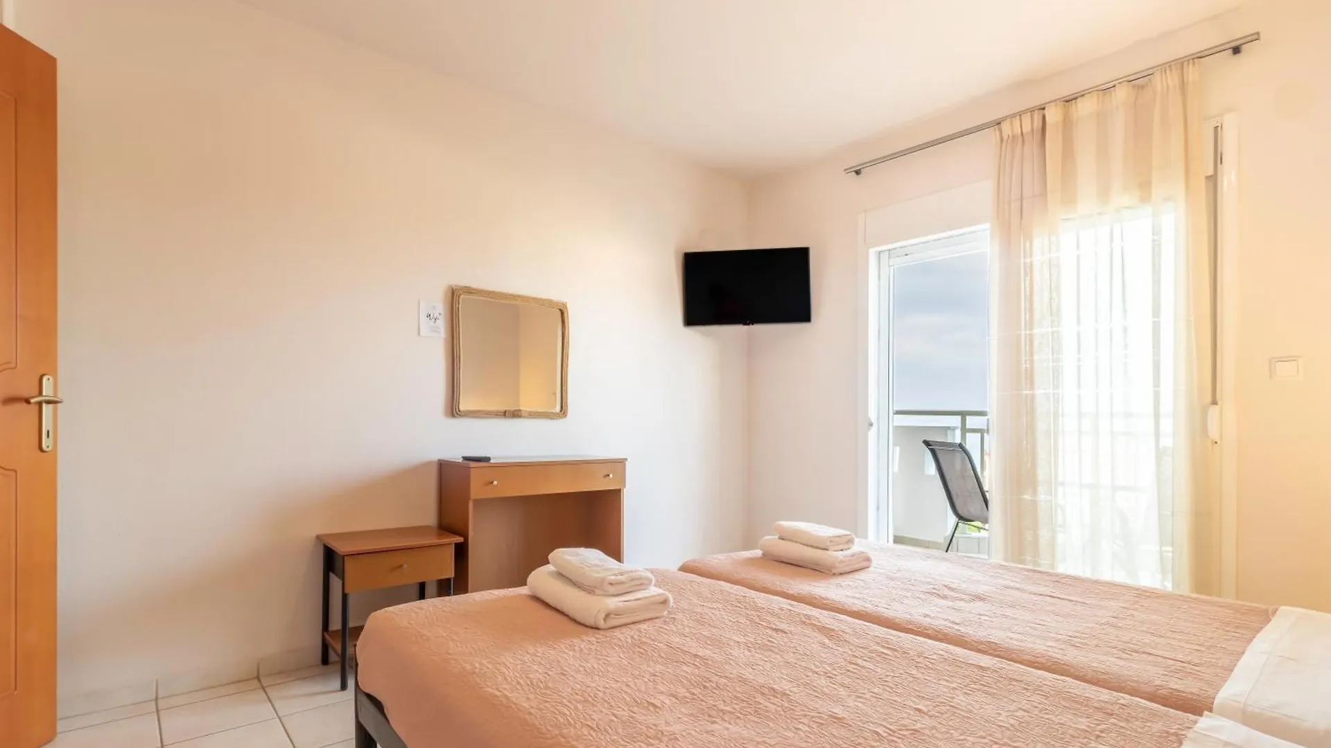 Properstay 107 - Villa Sea View Polychrono Apartment